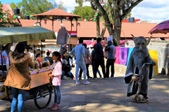 Un duende en el centro